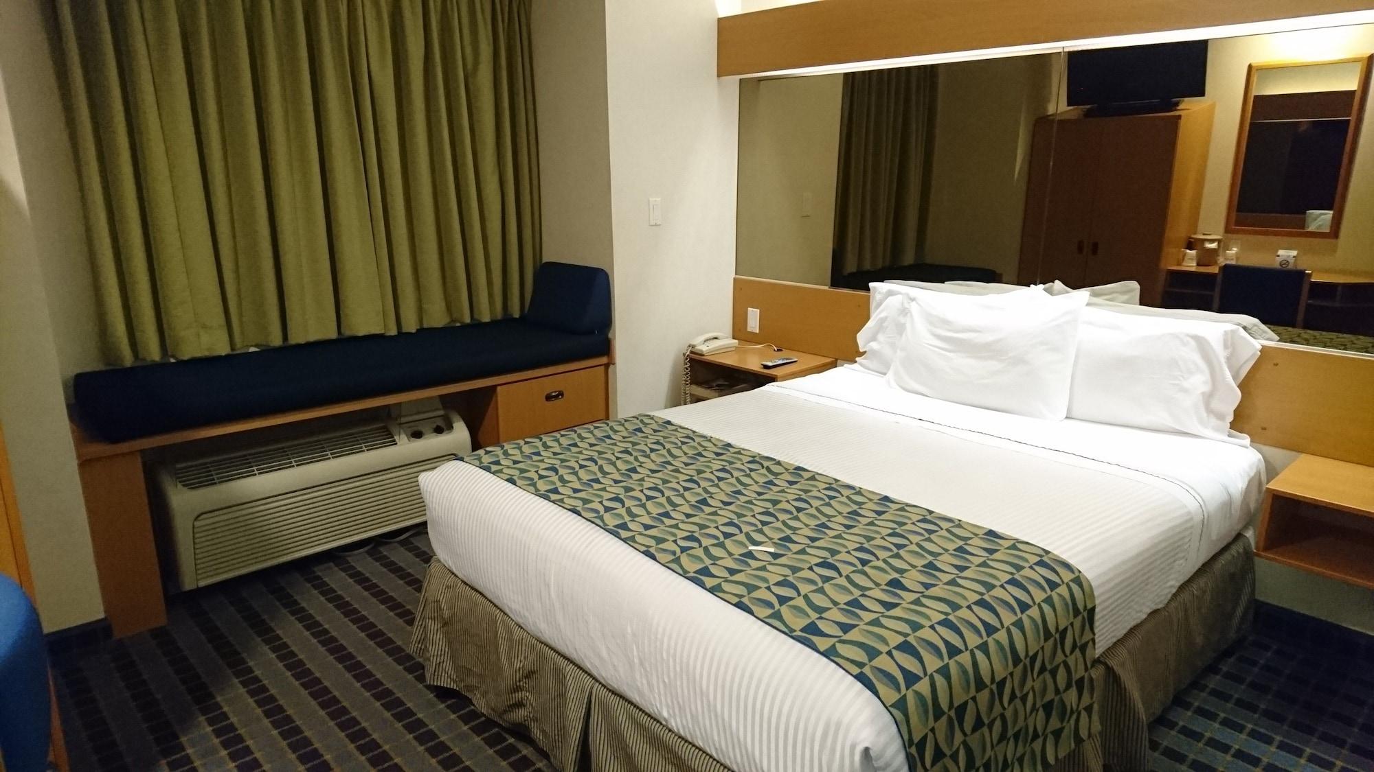 Microtel Inn & Suites By Wyndham Чиуауа Экстерьер фото