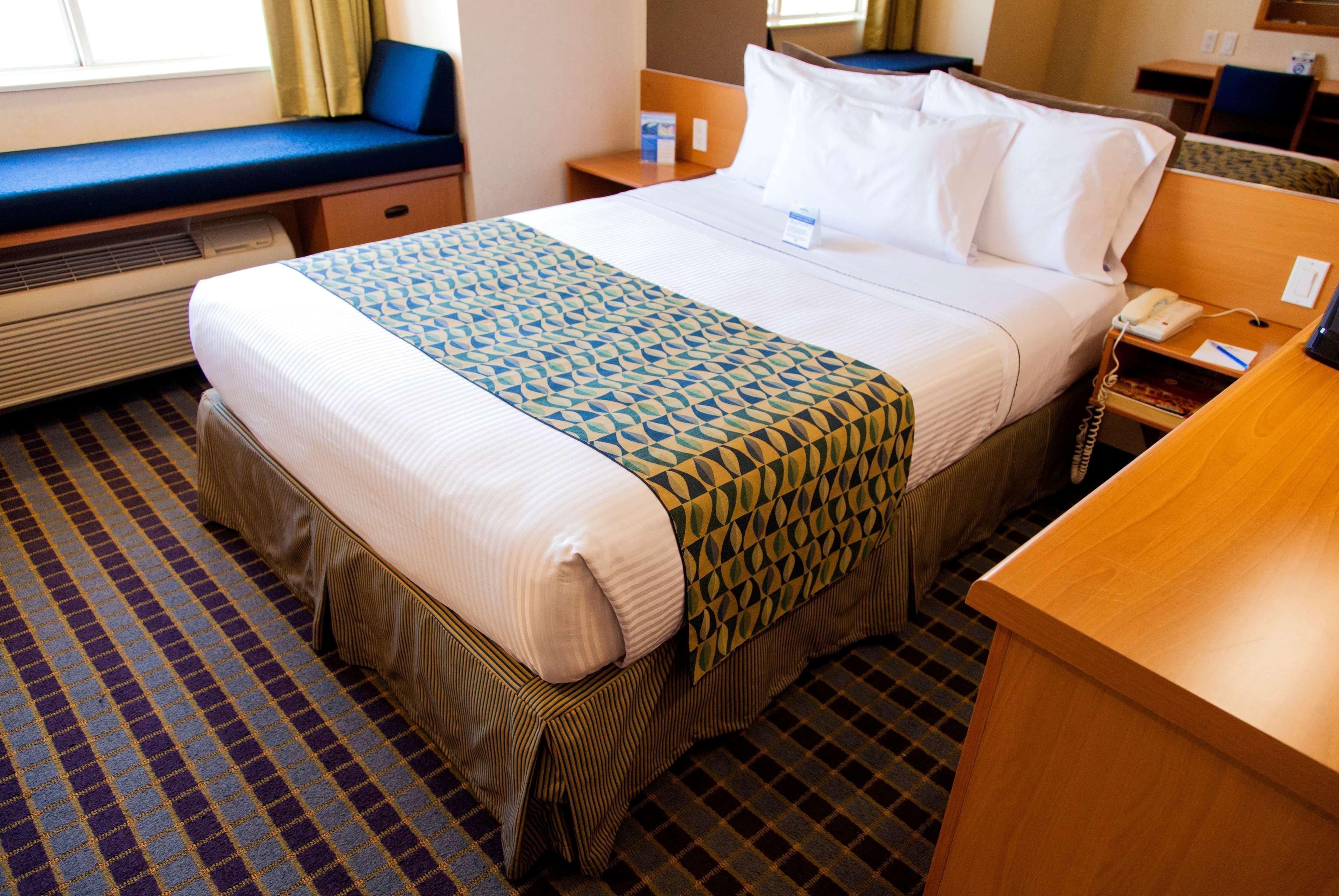 Microtel Inn & Suites By Wyndham Чиуауа Экстерьер фото