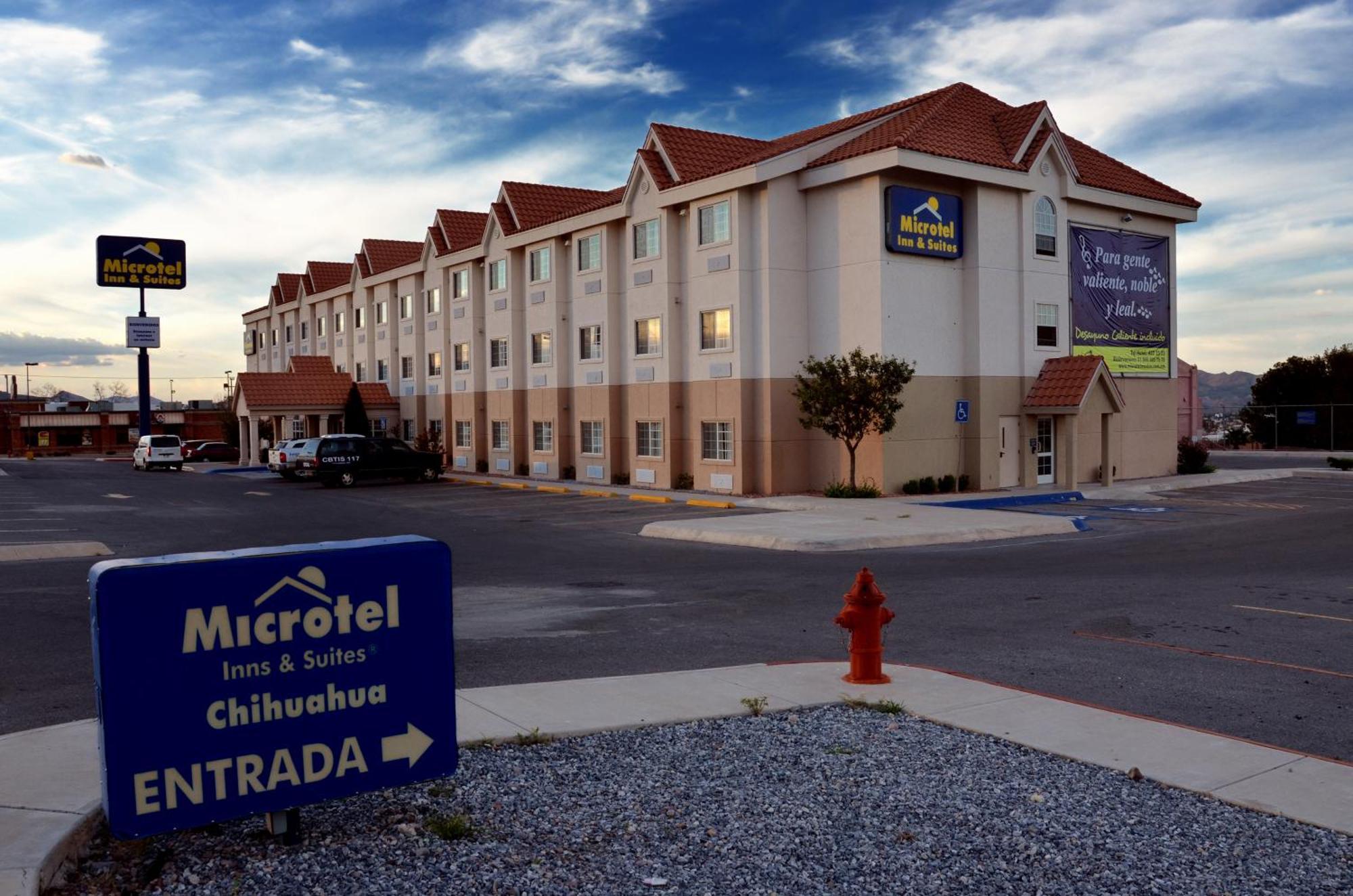 Microtel Inn & Suites By Wyndham Чиуауа Экстерьер фото