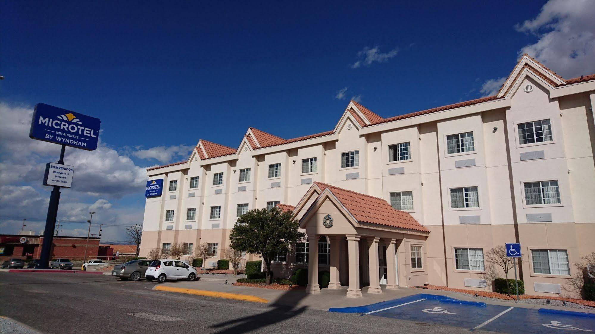 Microtel Inn & Suites By Wyndham Чиуауа Экстерьер фото